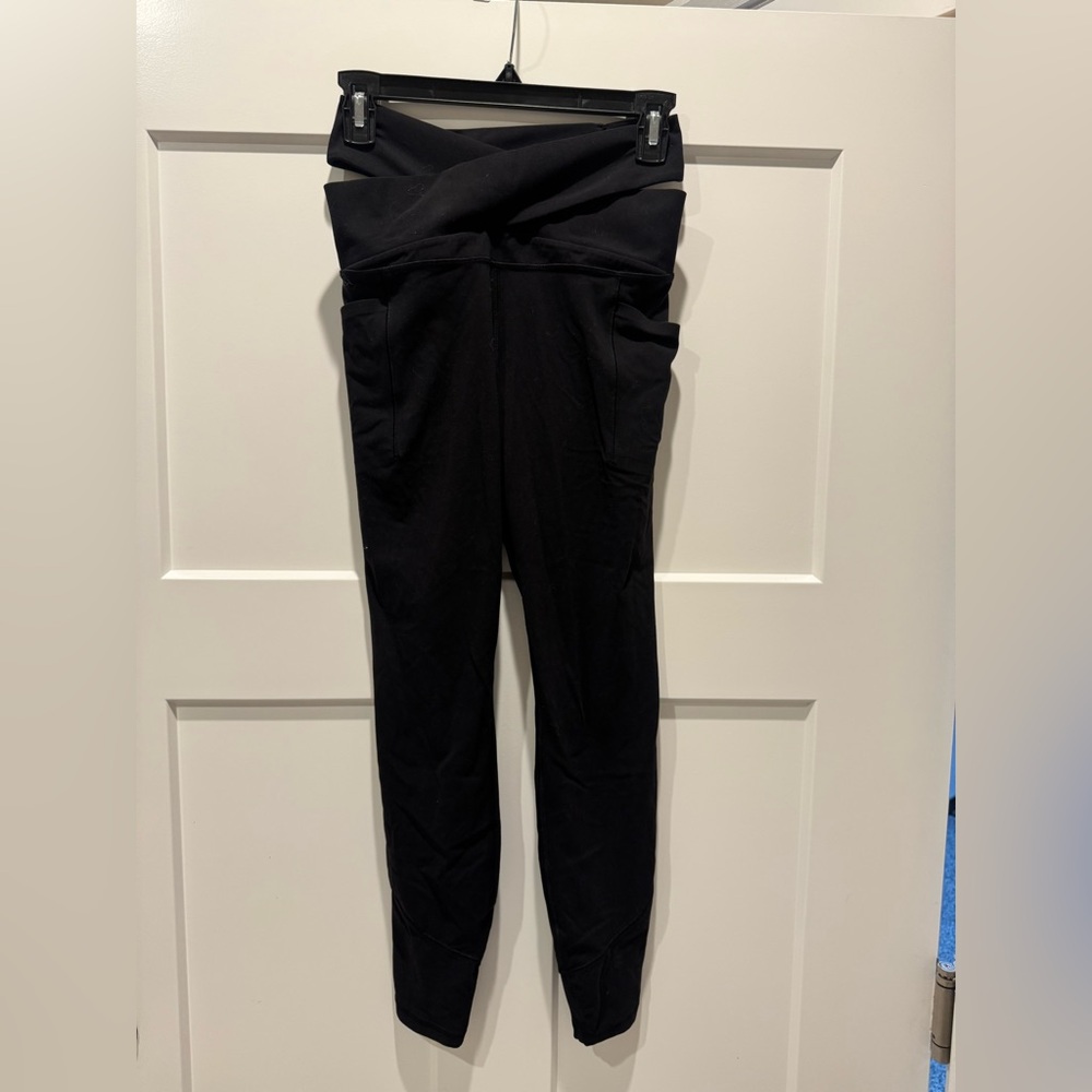 ATHLETA CUT OUT LEGGINGS